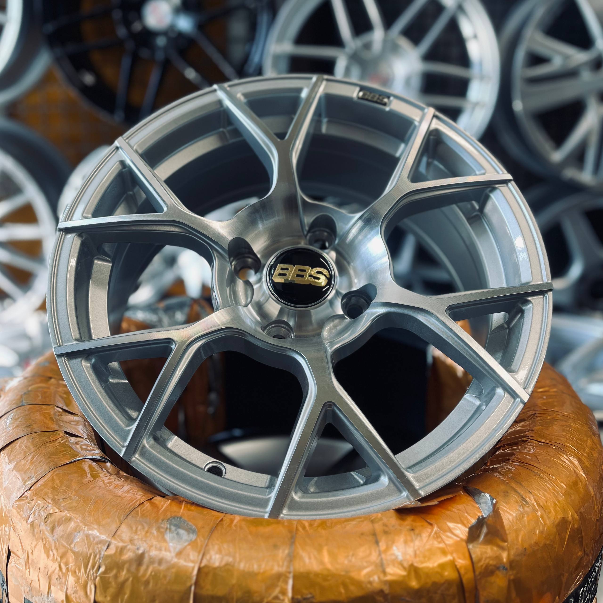رینگ BBS بی بی اس سایز 15 نقره‌ای کد 954